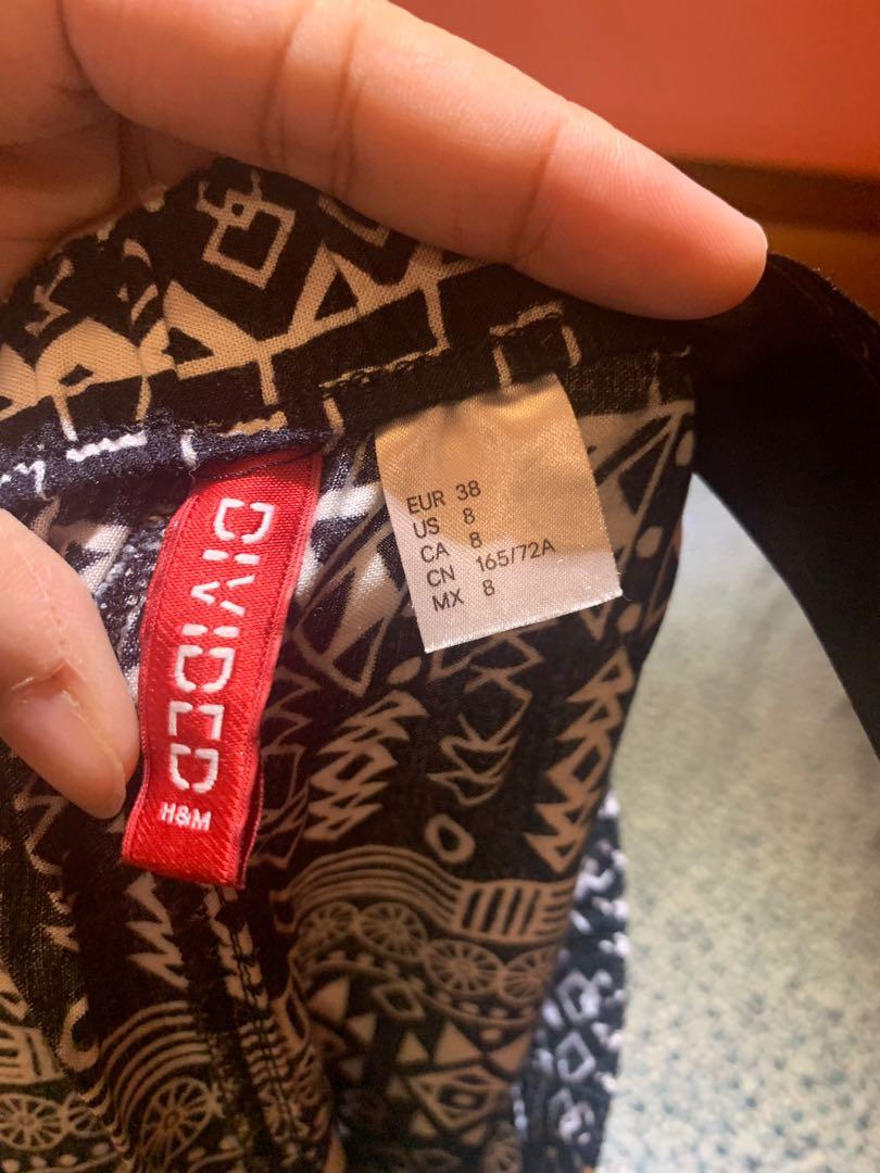 H&M Shorts (Category: Shorts) located in Muntinlupa City. Submitted by declawttering (Listing ID 243276425, Image 3). Description: H&M Shorts Stretchable Very comfy Size US 8 Used once.