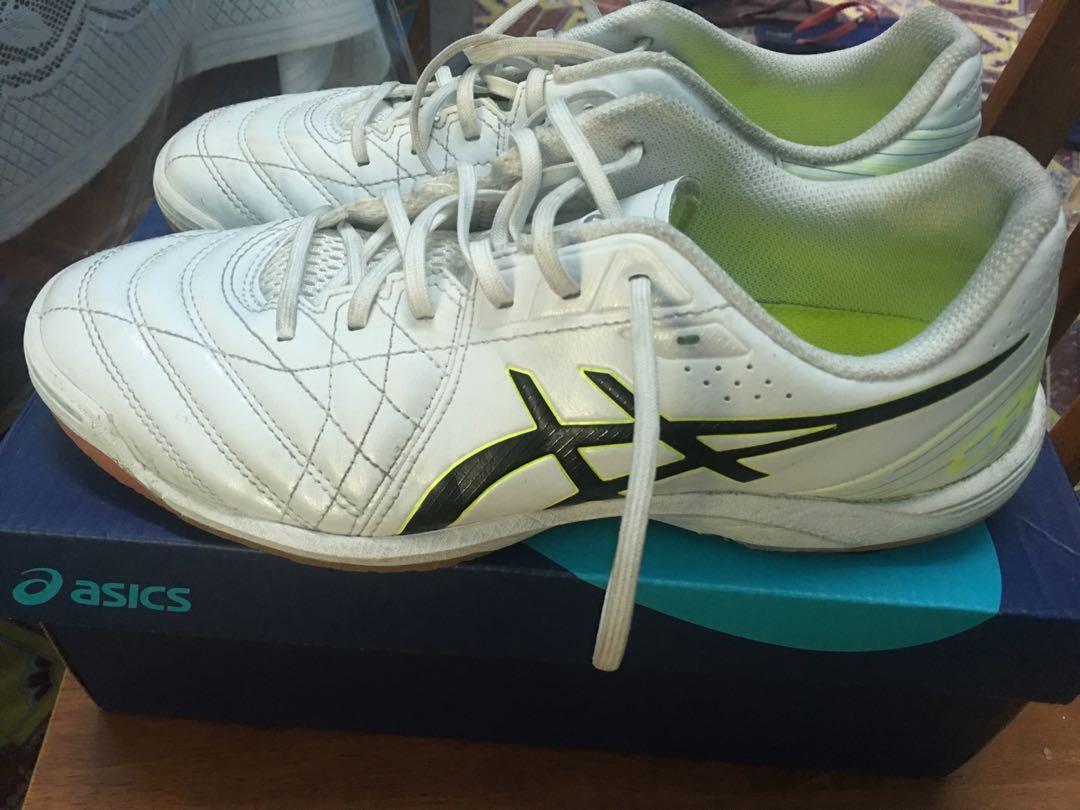 asics calcetto wd 8 review