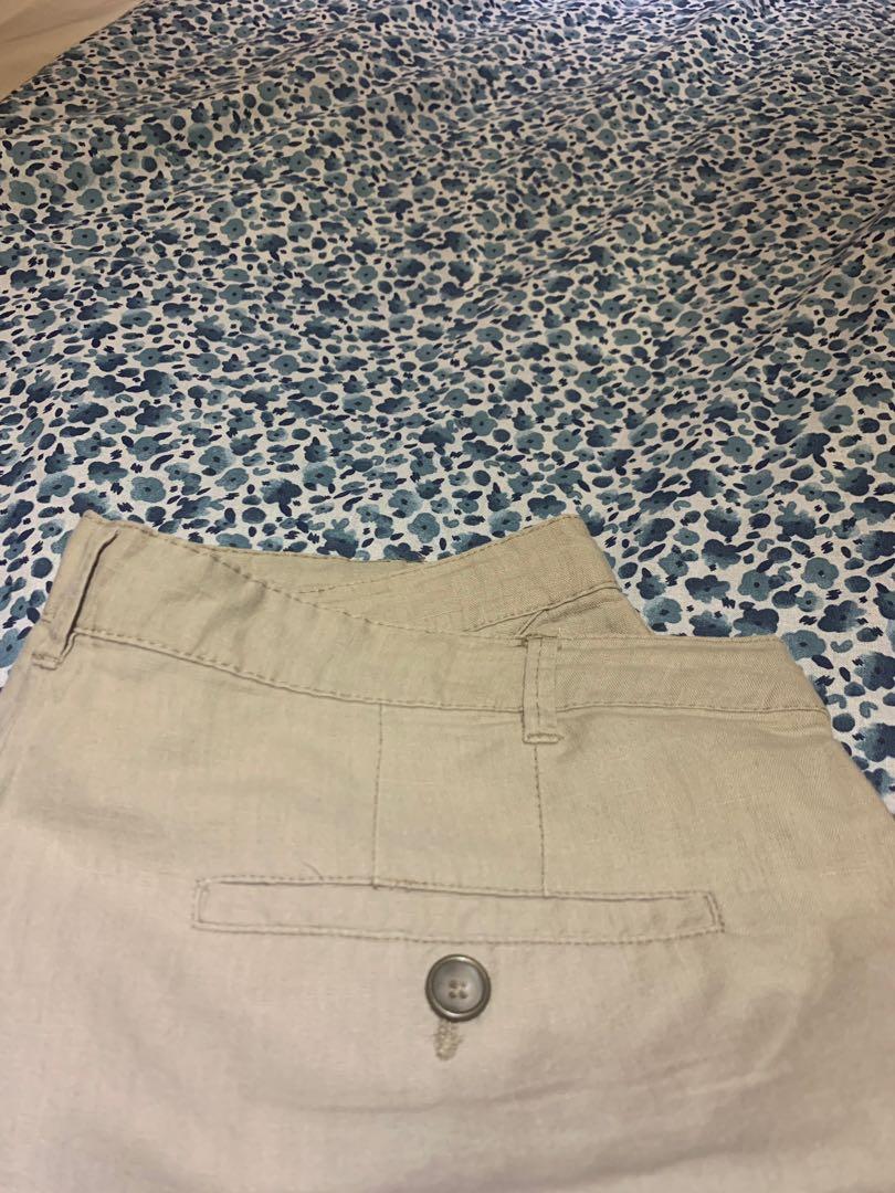Mango khaki shorts (Category: Shorts) located in Muntinlupa City. Submitted by declawttering (Listing ID 243276003, Image 3). Description: Mango Khaki shorts Used once Authentic Still looks new Size US 8 .