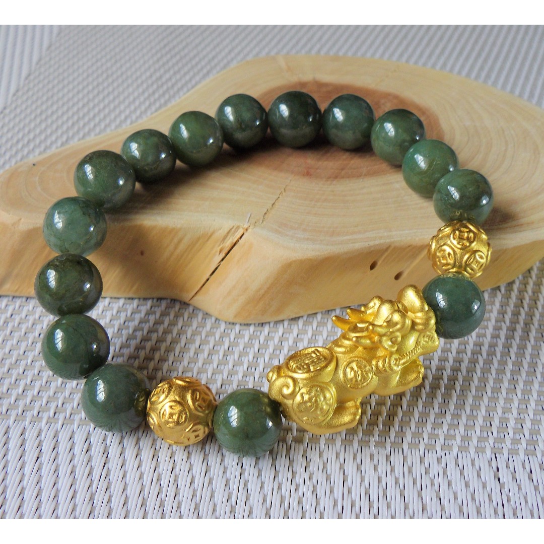 Jade bracelet with gold dragon top