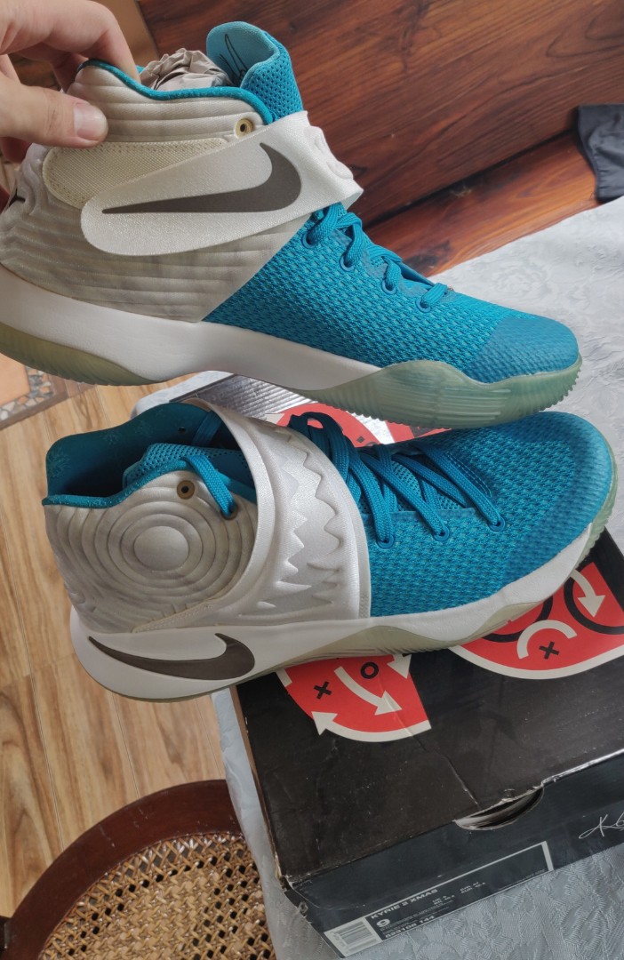 Kyrie 2 christmas top