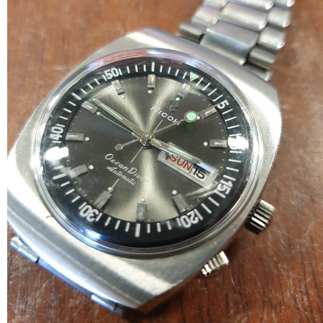 Ricoh diver watch top
