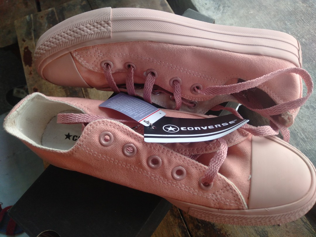 Sepatu Converse Warna Peach Pink Fesyen Wanita Sepatu Di Carousell
