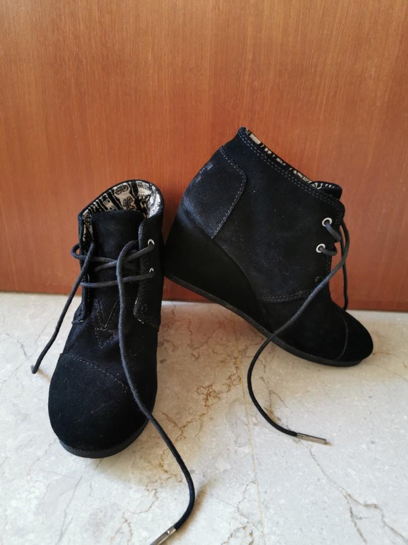 toms black wedge booties