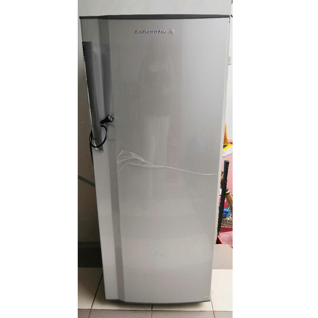 Used Kelvinator Refrigerator 6 7 Cu Ft Freezer Door Damaged Home Furniture Home Appliances Refrigerators And Freezers On Carousell