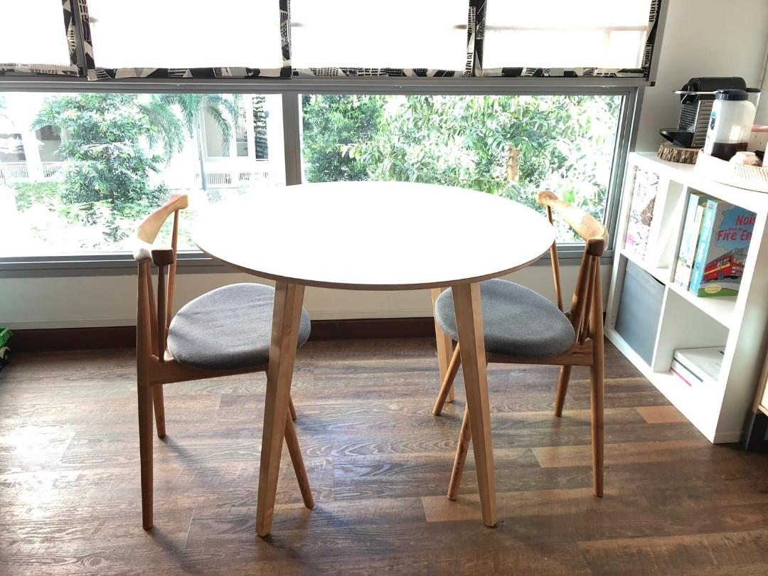 White Ikea Round Dining Table Study Scandivian Muji