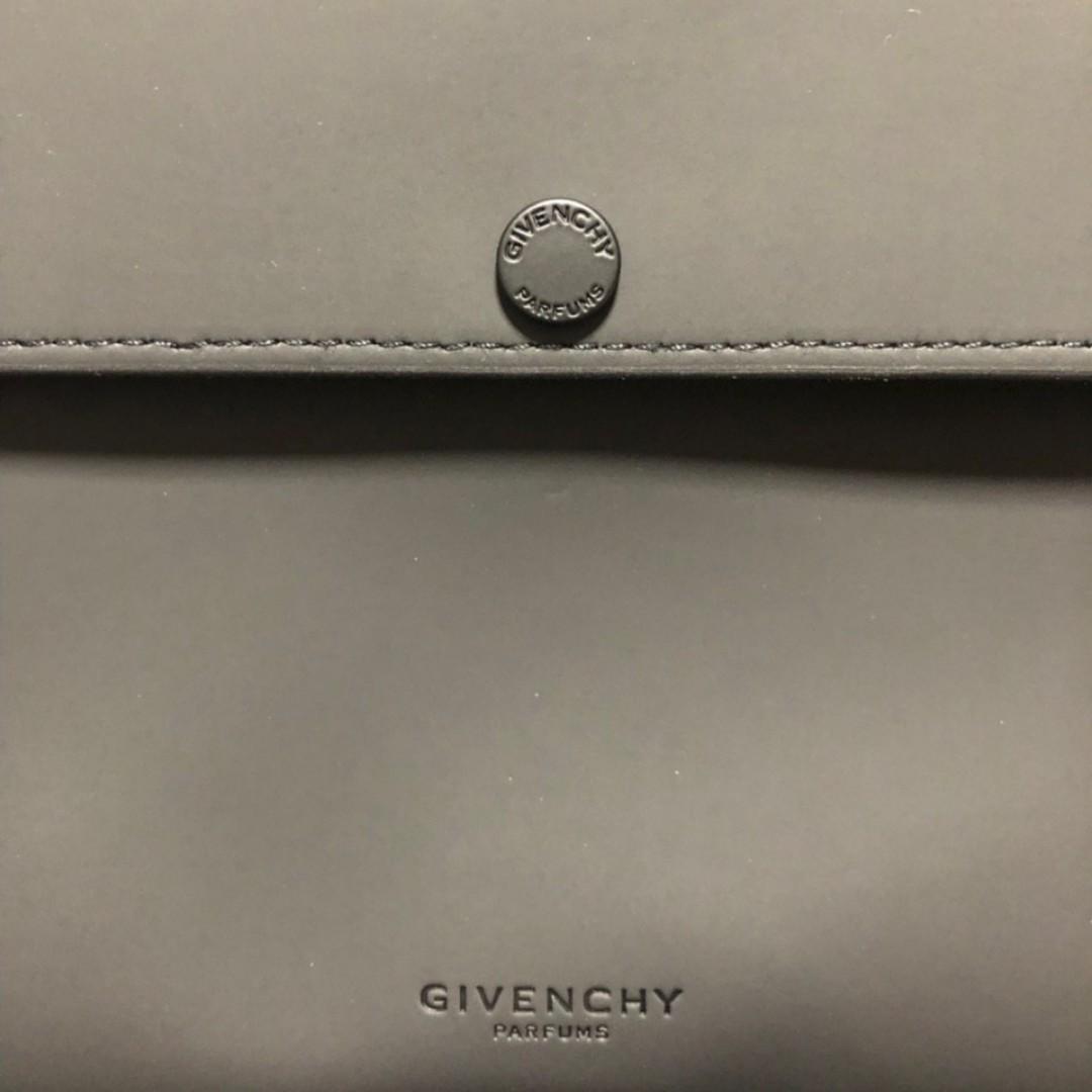 Givenchy on sale pyramid bag