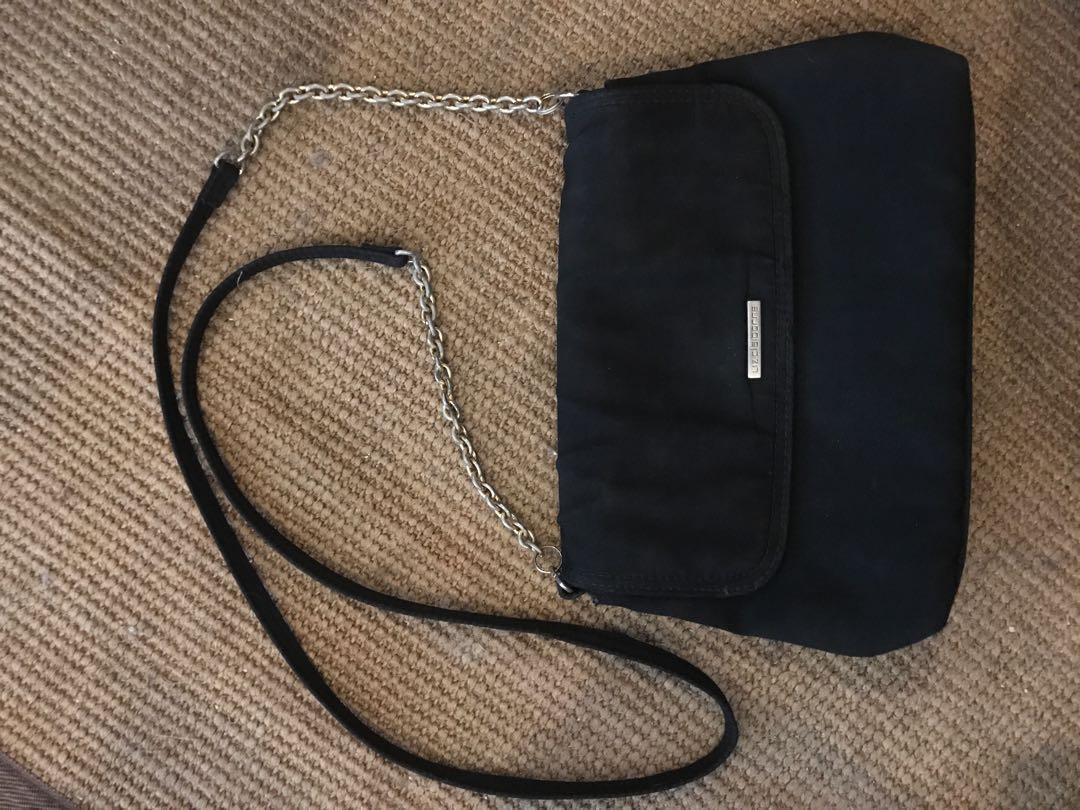 Liz Clairborne Sling (Category: Cross-body Bags) located in Pasig City. Submitted by misstthings (Listing ID 243326100, Image 1). Description: Pre Loved Liz Clairborne Sling Black with gold hardware Good condition Mop: BPI or BDO Shipping c/o buyer OR Meet up: Capitol commons or Taft ave PIOG 😊 .