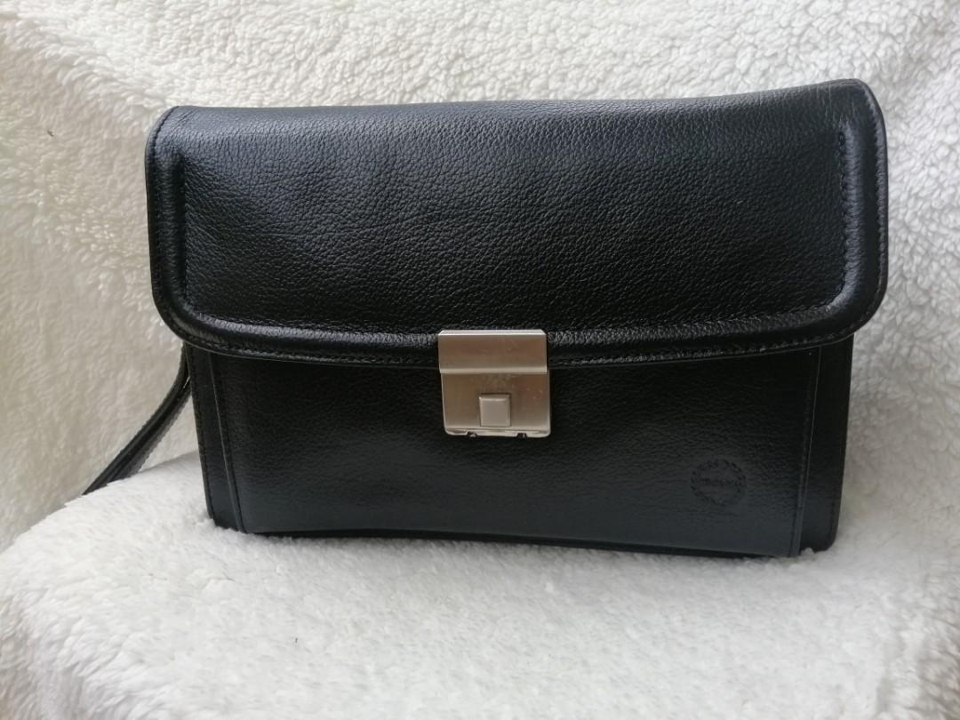 GENUINE LEATHER Clutch Bag (Category: Clutches) located in Quezon City. Submitted by winsumah (Listing ID 243278466, Image 2). Description: Preowned Needs cleaning as it has been stored for awhile due to pandemic Not from thrift shops or bales No stratches, no lose stitches Zippers are OK No issue on lock Made with Genuine Leather Measurement: 7.5" (L) x 5" (H) x 2" (W).