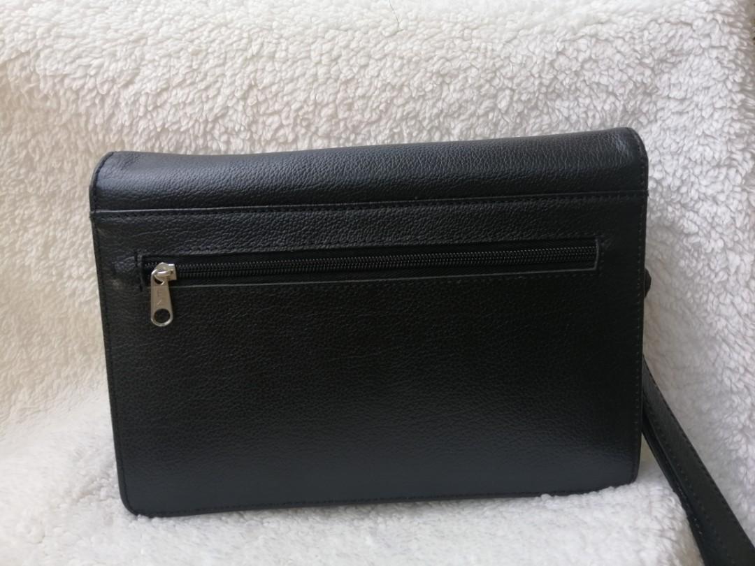 GENUINE LEATHER Clutch Bag (Category: Clutches) located in Quezon City. Submitted by winsumah (Listing ID 243278466, Image 3). Description: Preowned Needs cleaning as it has been stored for awhile due to pandemic Not from thrift shops or bales No stratches, no lose stitches Zippers are OK No issue on lock Made with Genuine Leather Measurement: 7.5" (L) x 5" (H) x 2" (W).
