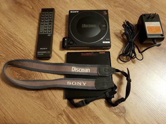 Sony D100 discman CD player with extra