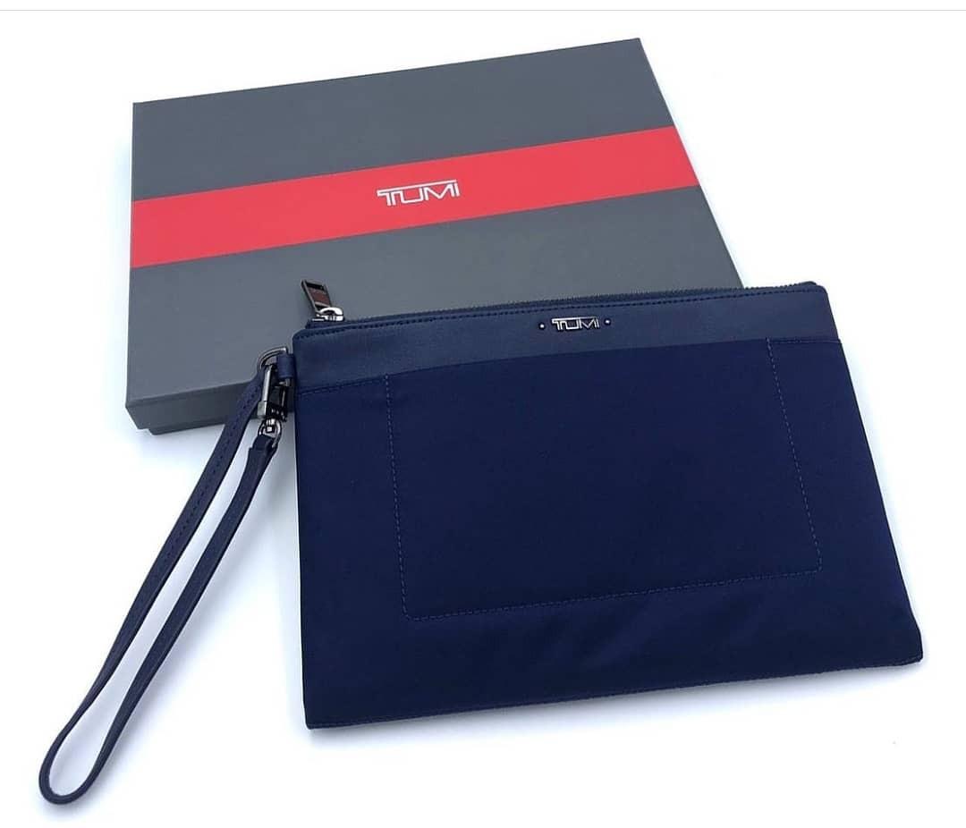 tumi lindley wristlet
