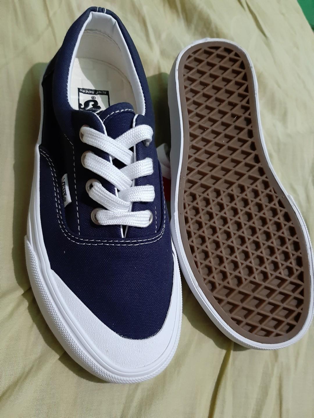vans era half moon