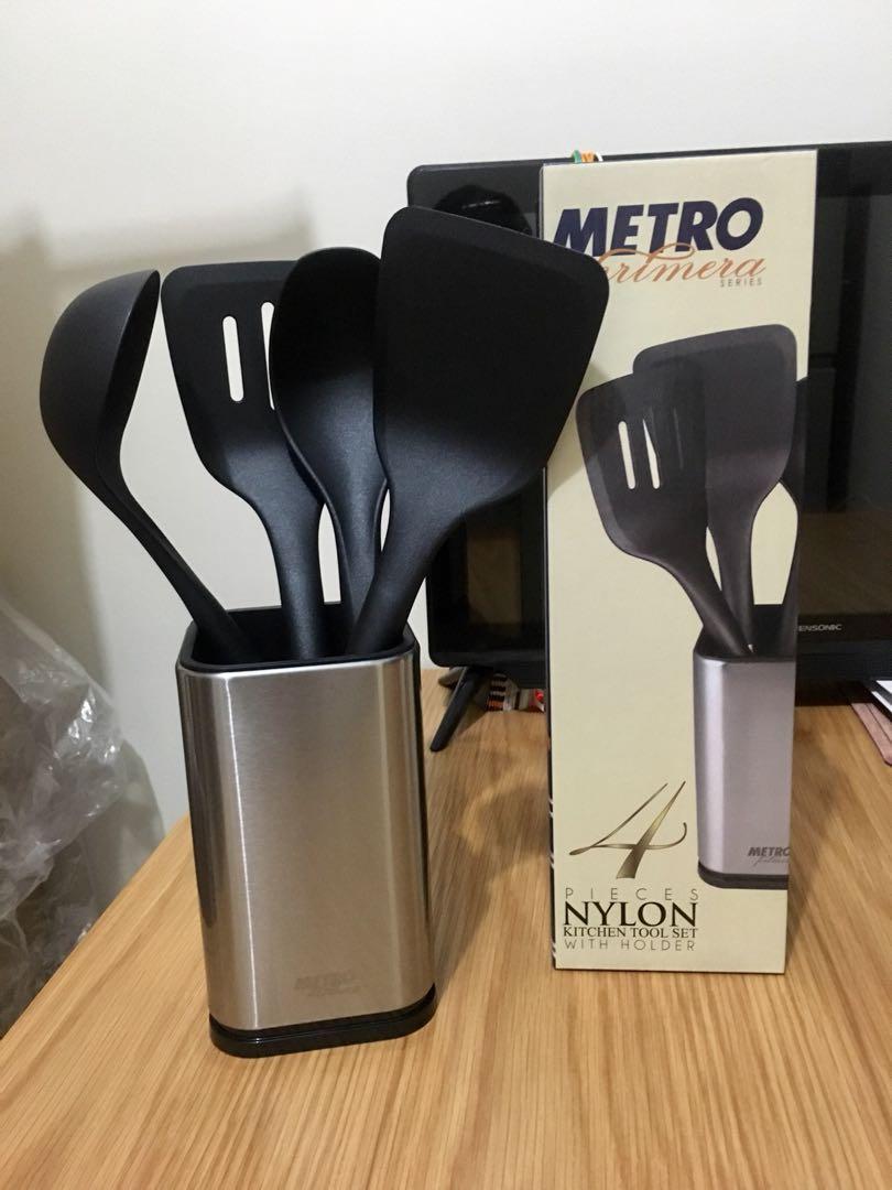 4 Pieces Nylon Kitchen Tools With Holder On Carou 4 Pieces Nylon Kitchen Tools With