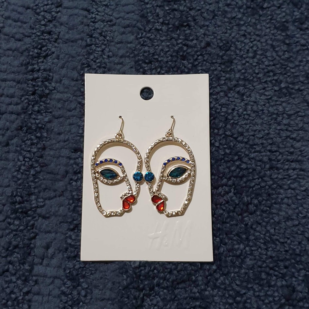 H m face earrings