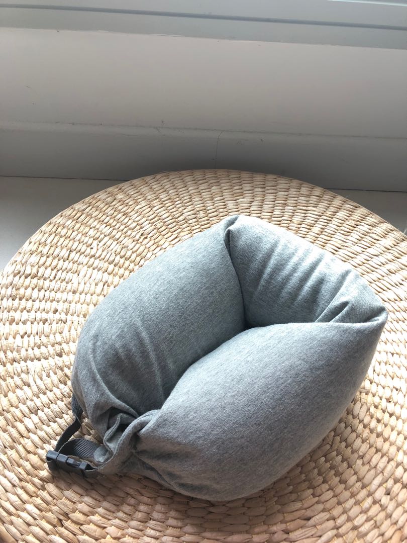 [Muji Inspired / Style] travel neck pillow / neck rest, Hobbies & Toys