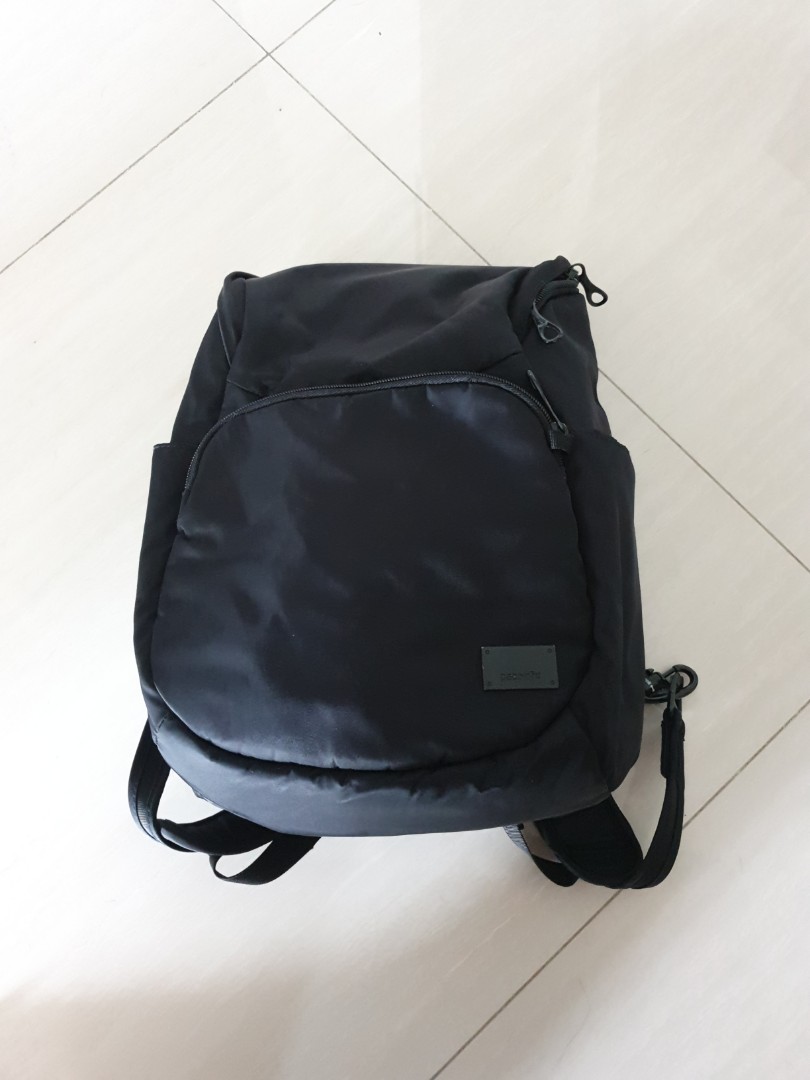 Pacsafe cs300 hotsell