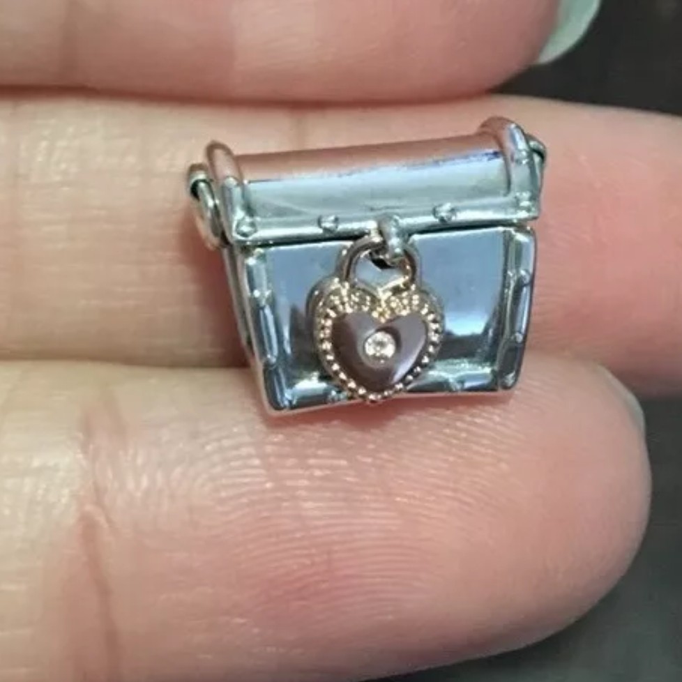 Pandora treasure box charm online