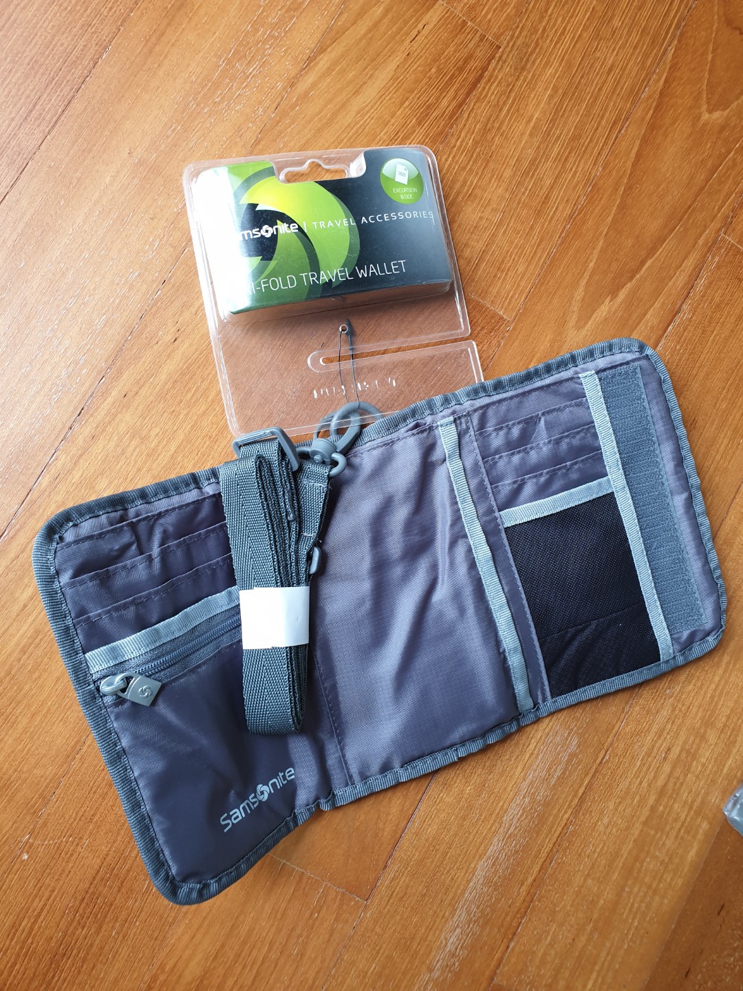 samsonite tri fold wallet