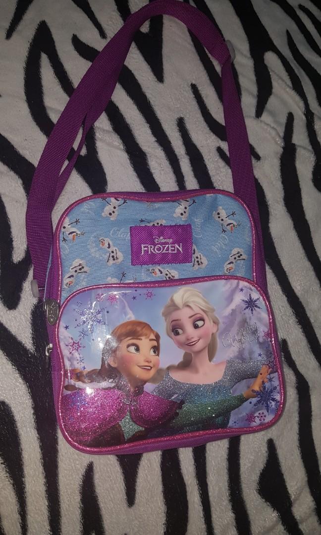 Sling bag for kids (Category: Diaper Bags & Wetbags) located in Caloocan City. Submitted by shinebrightshop (Listing ID 243615075, Image 1). Description: Good as new. Price slightly negotiable Rfs: hindi nagagamit kc medyo marami n bags daughter ko.