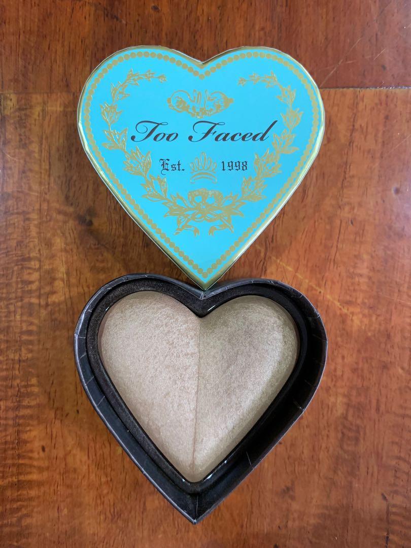 Too Faced Sweethearts Bronzer (Category: Makeup) located in Makati City. Submitted by _stepau (Listing ID 242702991, Image 2). Description: Too Faced Sweethearts Bronzer Bought last October 2018 from a Sephora store in San Francisco, USA for $30 plus sales tax. Only used 2-3 times. Item has been declared opened and used, thus buyer’s discretion is advised. Please note prior to committing to purchasing the item. RFS: too much makeup.