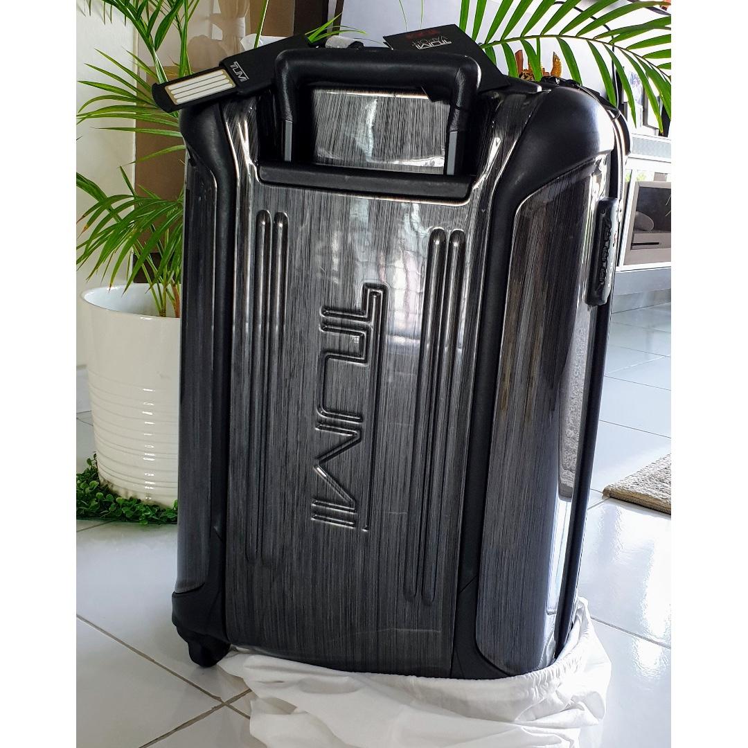 tumi vapor international carry on