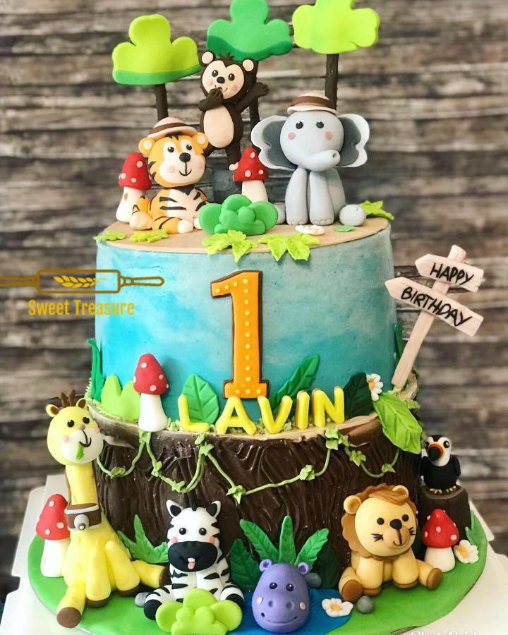 Rustic Safari Animal Game Drive Cake