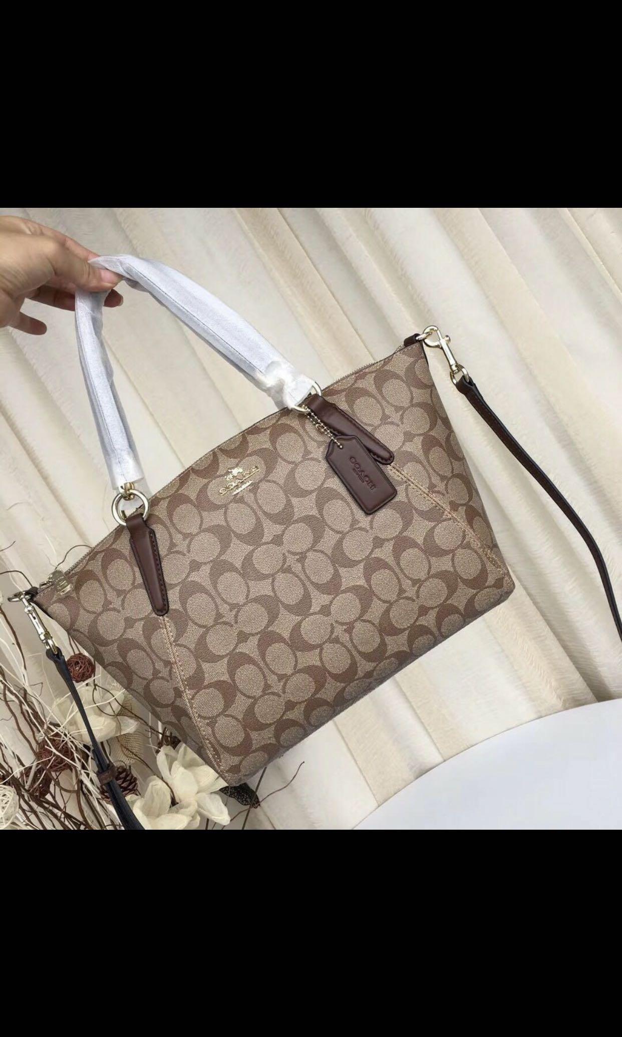 Authentic Coach Small Kelsey, Women's Fashion, Bags & Wallets, Clutches