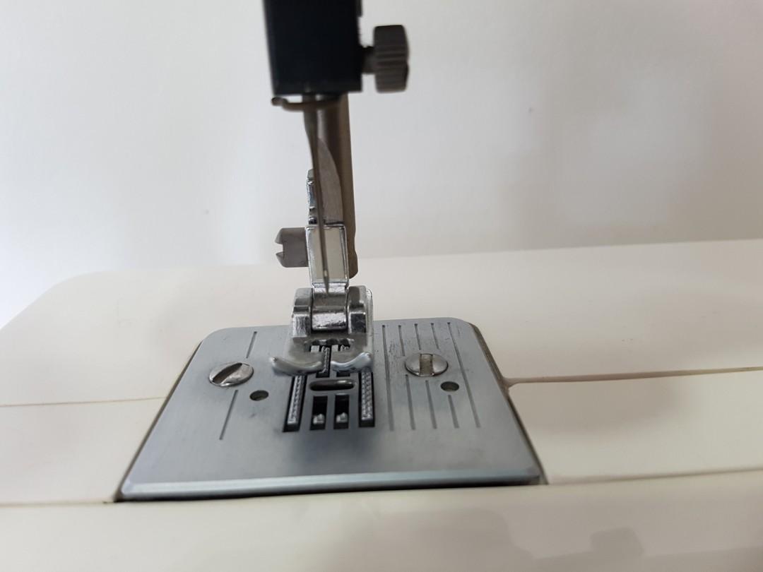 Brother LS2125 Sewing Machine, Hobbies & Toys, Stationery & Craft