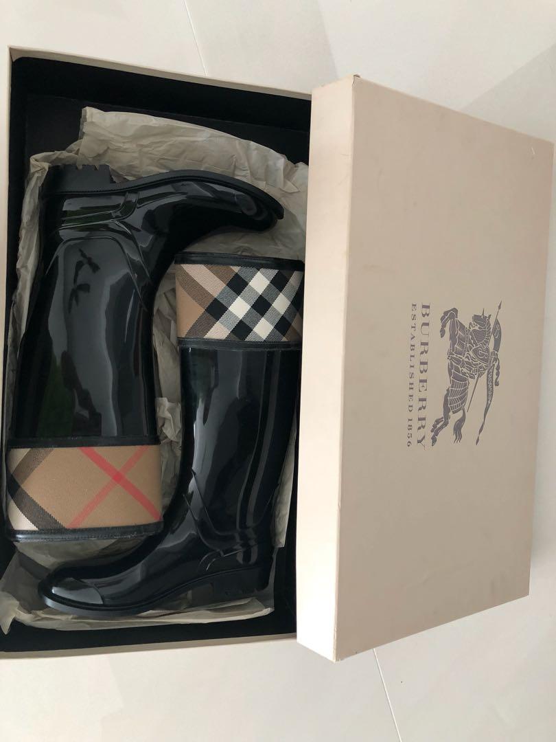 Burberry rain boots box shop