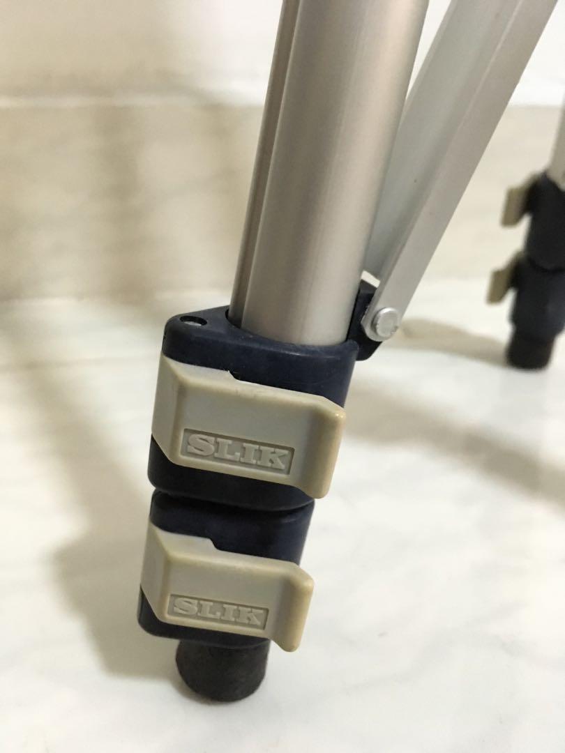 Camera Tripod (Category: Tripods & Monopods) located in Singapore. Submitted by chrispycgq (Listing ID 243777428, Image 4). Description: SLIK Tripod Gazelle 95D .