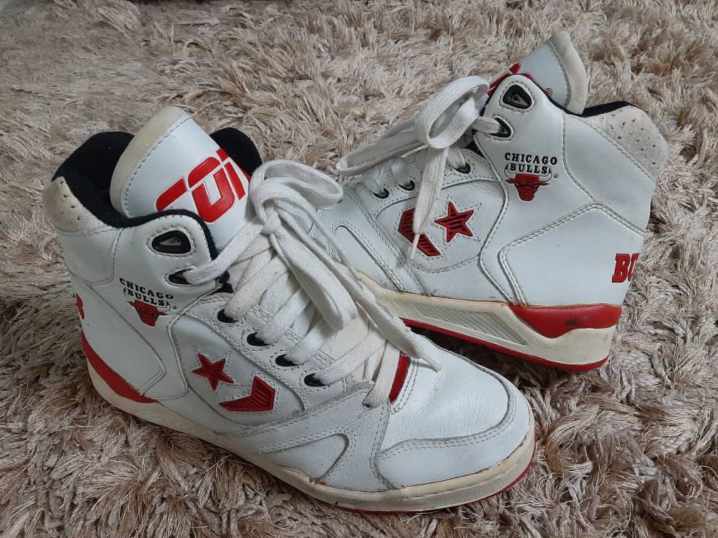 Chicago bulls converse shoes top