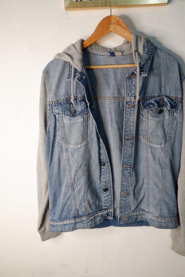 Denim hoodie jacket (Category: Coats, Jackets and Outerwear) located in Manila. Submitted by decluttermanila07 (Listing ID 243751510, Image 2). Description: Good as new // v comfy!.