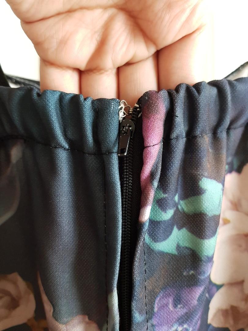 Floral romper with pockets (Category: Rompers) located in San Juan City. Submitted by declutter_d (Listing ID 243714212, Image 3). Description: No flaw Used but not abused Decluttering for 2020.