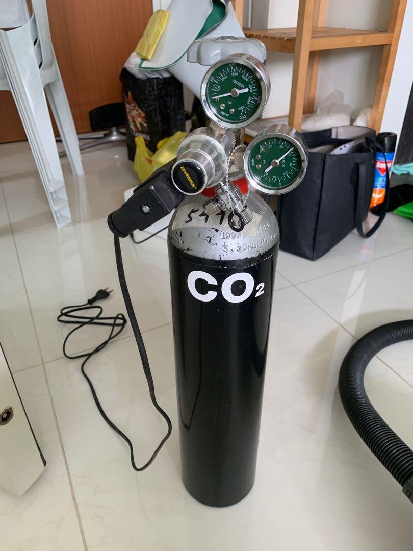 Fully filled CO2 tank with dymax regulator, Pet Supplies, Homes & Other Pet Accessories on Carousell