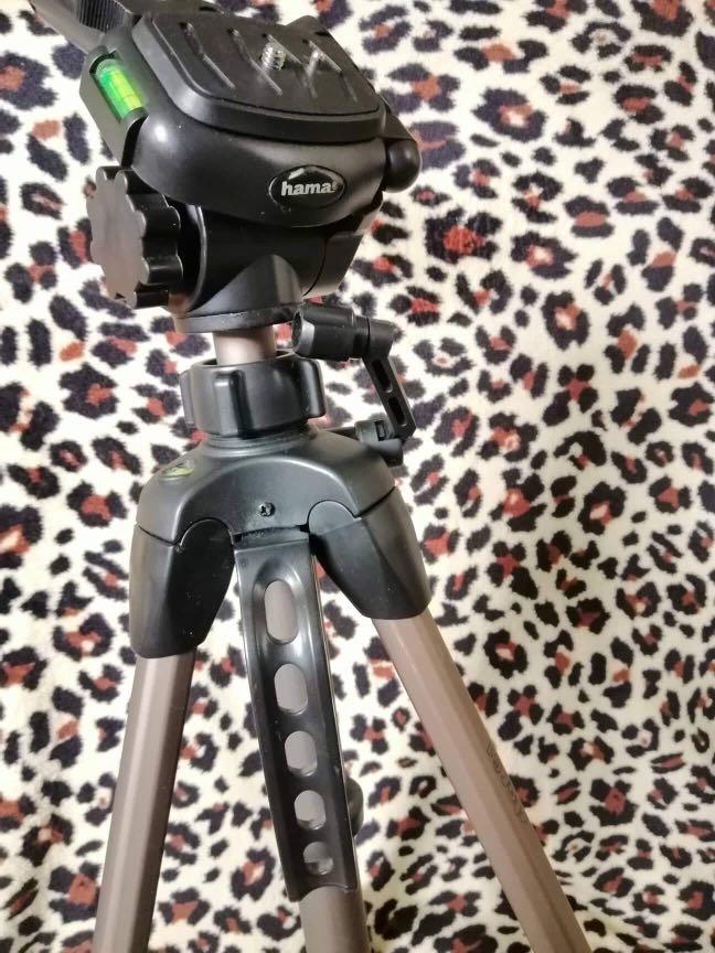 Hama Star 61 Tripod, Photography, Photography Accessories, Tripods &  Monopods On Carousell