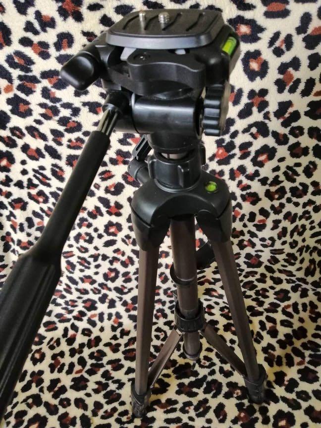 Hama Star 61 Tripod, Photography, Photography Accessories, Tripods &  Monopods On Carousell