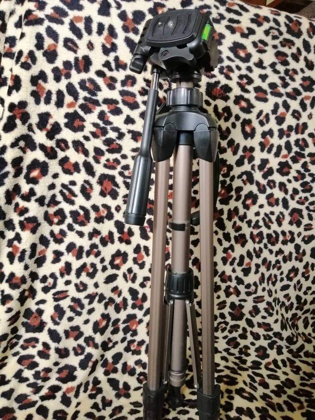 Hama Star 61 Tripod, Photography, Photography Accessories, Tripods &  Monopods On Carousell