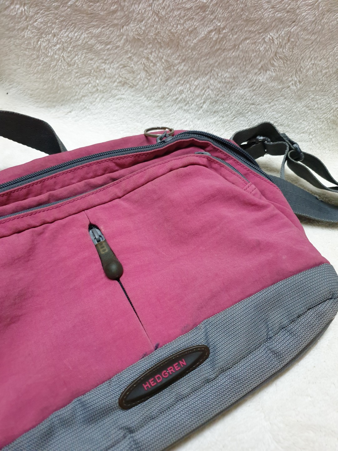 Rush Sale! Hedgren sling bag, Women's Fashion, Bags & Wallets, Cross