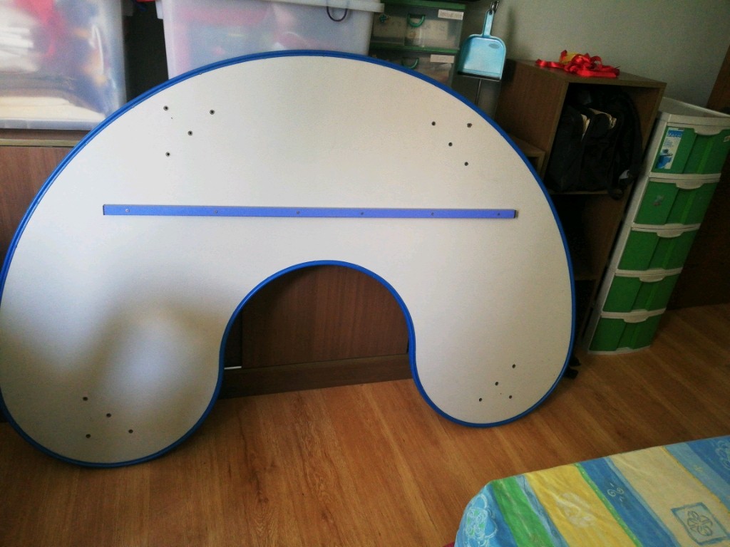 Kidneyshaped table, Babies & Kids, Baby Nursery & Kids Furniture