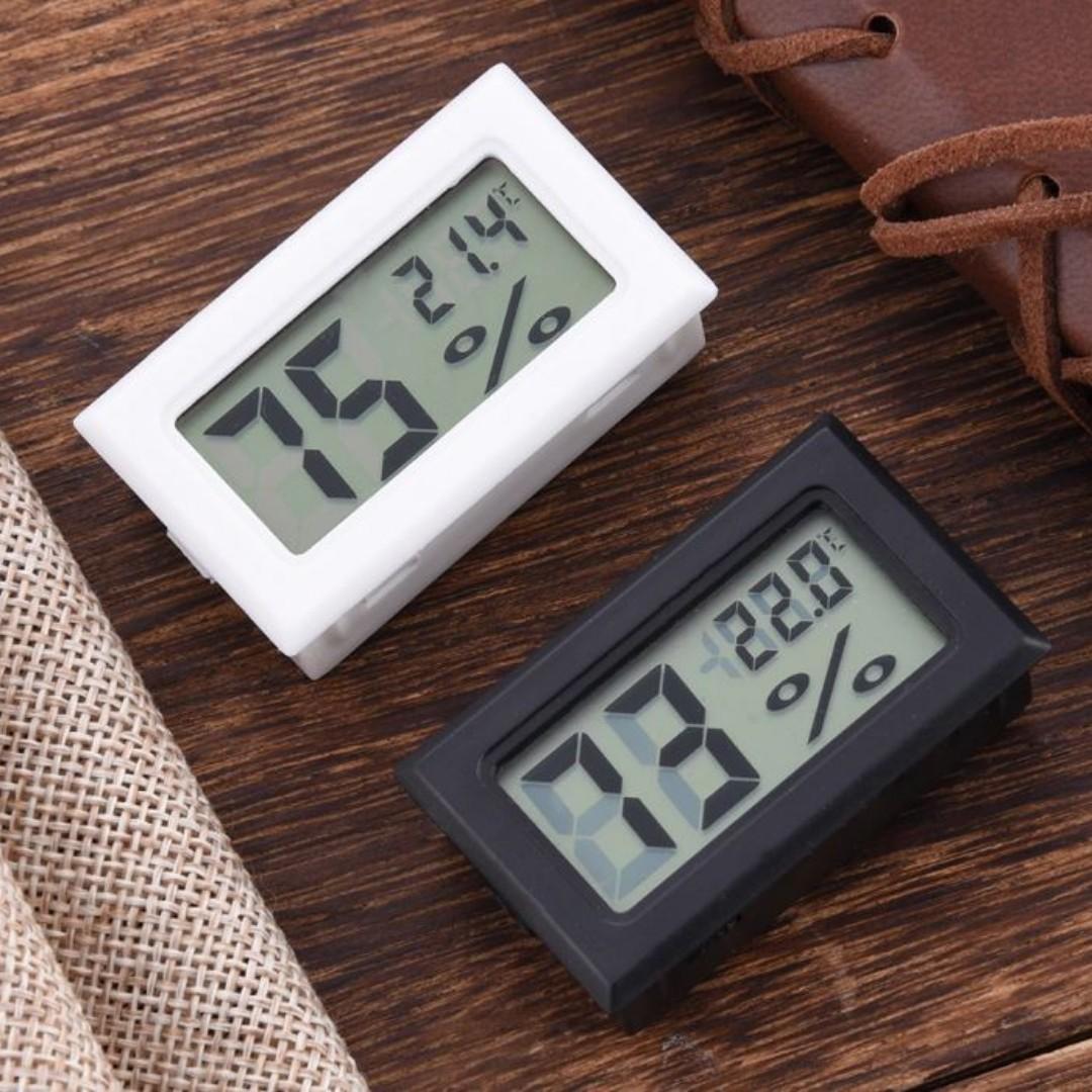 digital thermometer with humidity reading