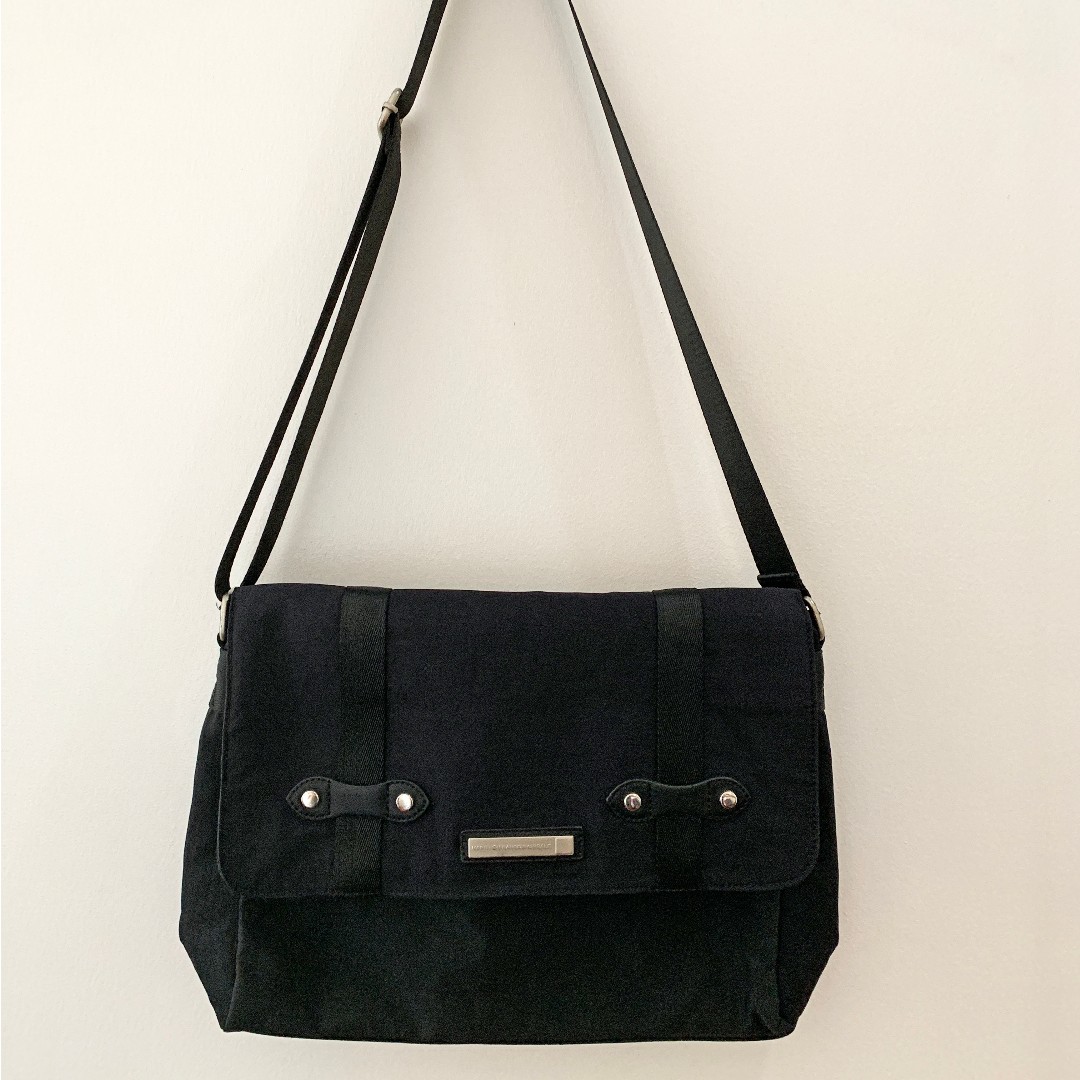 girbaud sling bag