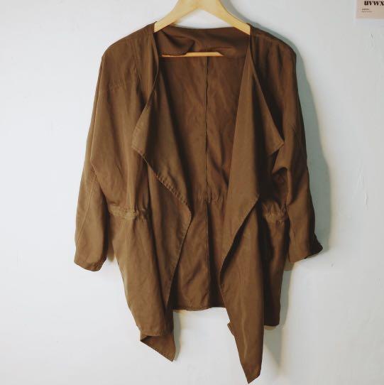 Olive green parka (Category: Coats, Jackets and Outerwear) located in Manila. Submitted by decluttermanila07 (Listing ID 243733866, Image 1). Description: Perfect for PH weather! ✨.
