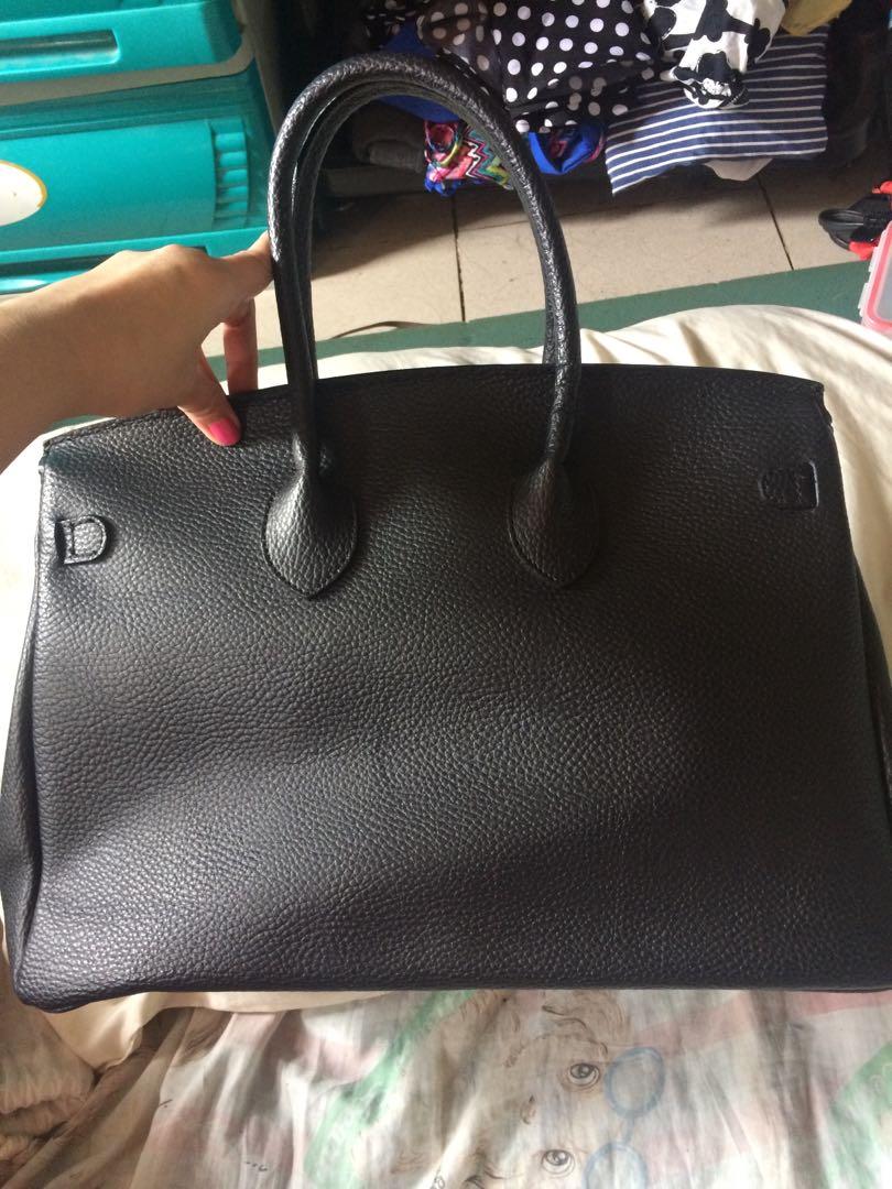 Vera pelle authen (Category: Luxury Bags & Wallets) located in San Juan City. Submitted by ywkly (Listing ID 243720303, Image 3). Description: Genuine leather authen hermes inspired vera pelle Used 2x .