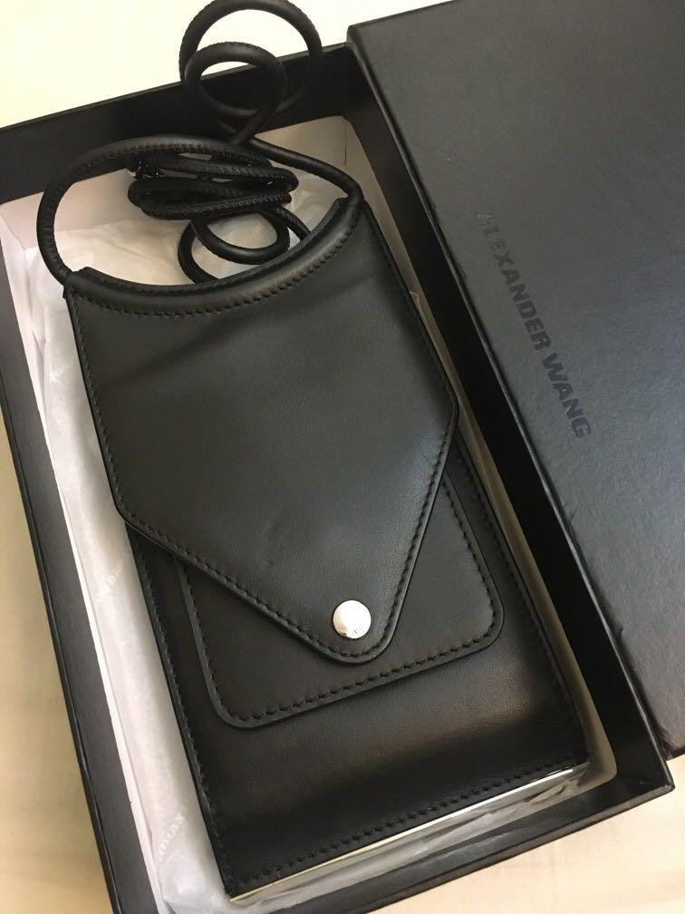 Alexander Wang DIME NECK WALLET IN PEBBLED BLACK, 名牌, 手袋及銀包