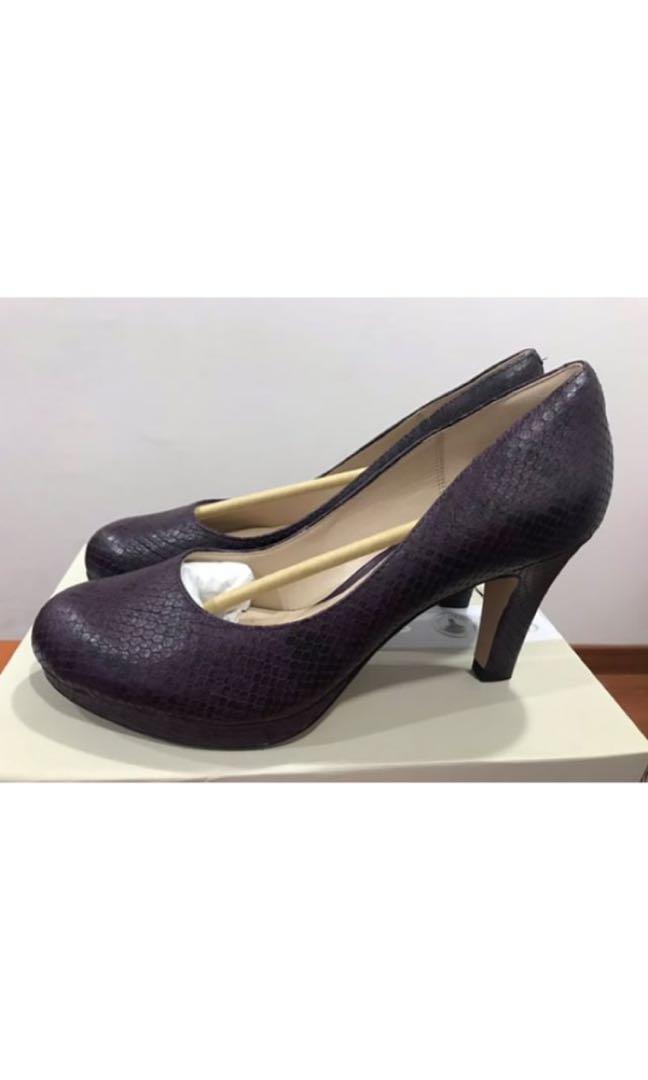 clarks ladies slippers size 5