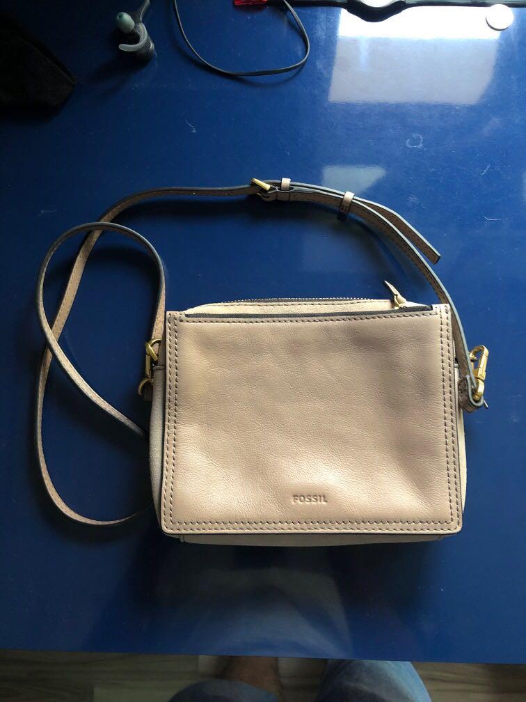 fossil sling bag price