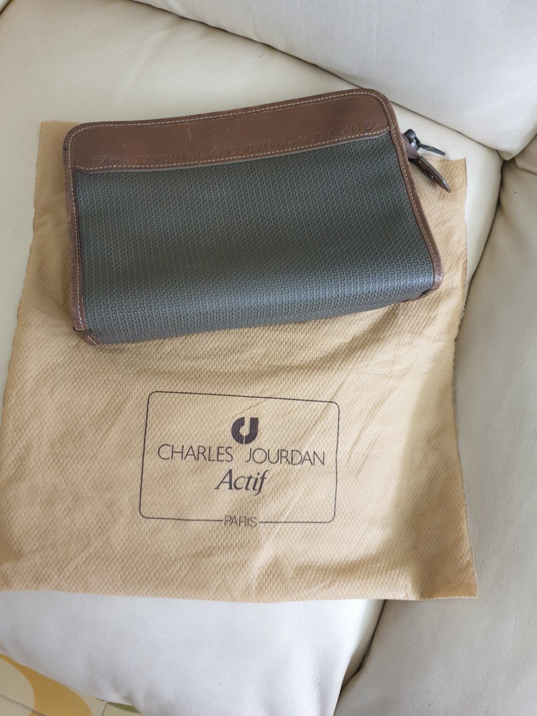 Charles jourdan clutch bag 2025