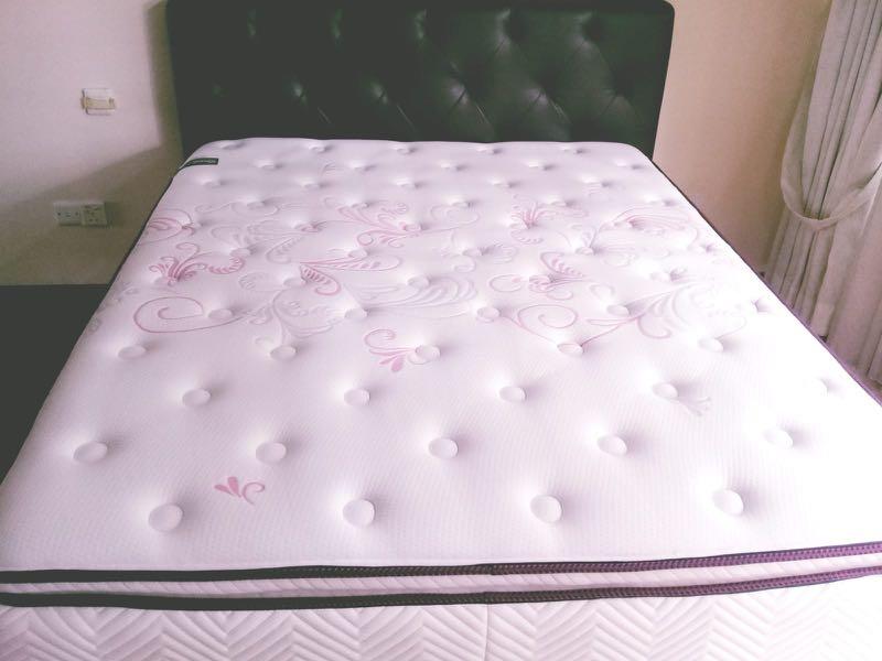 Simmons Bed frame and mattress, Furniture & Home Living, Furniture, Bed