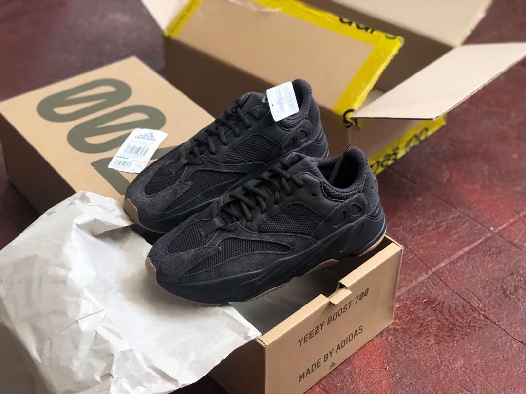 Yeezy 700 size 10 top